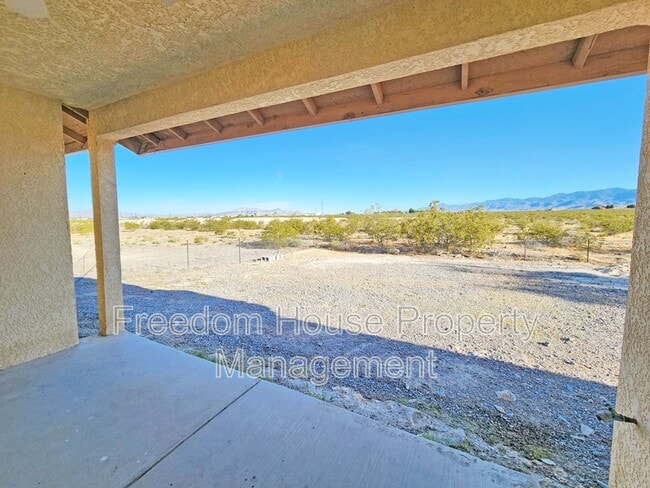 Building Photo - 3280 E Winery Rd