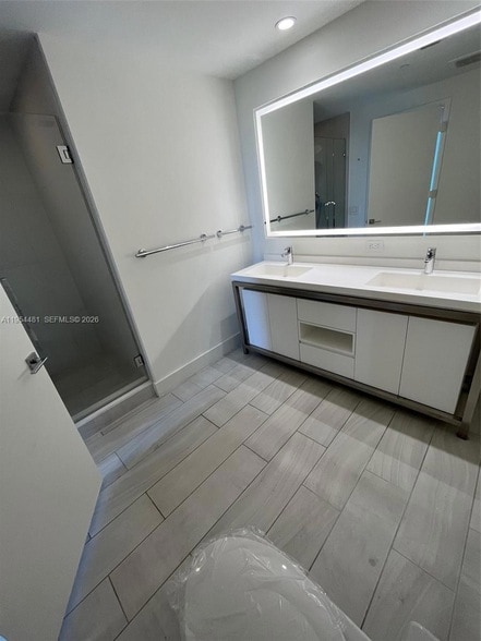 Building Photo - 2000 Metropica Wy