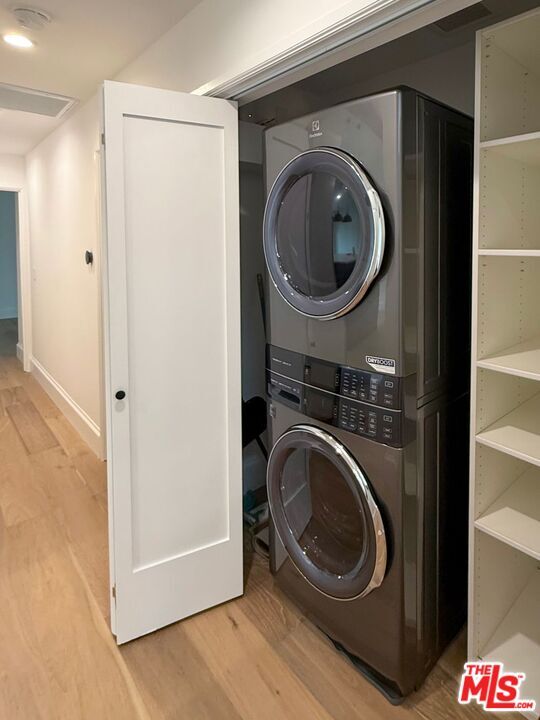 Building Photo - 9005 Rosewood Ave