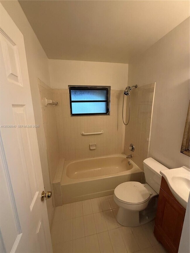 Building Photo - 3550 SW 125th Ct