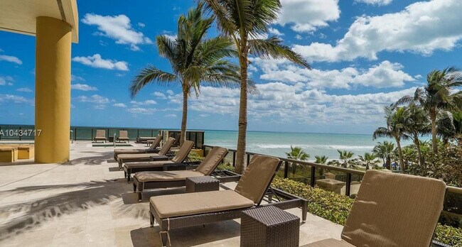 Building Photo - 16275 Collins Ave