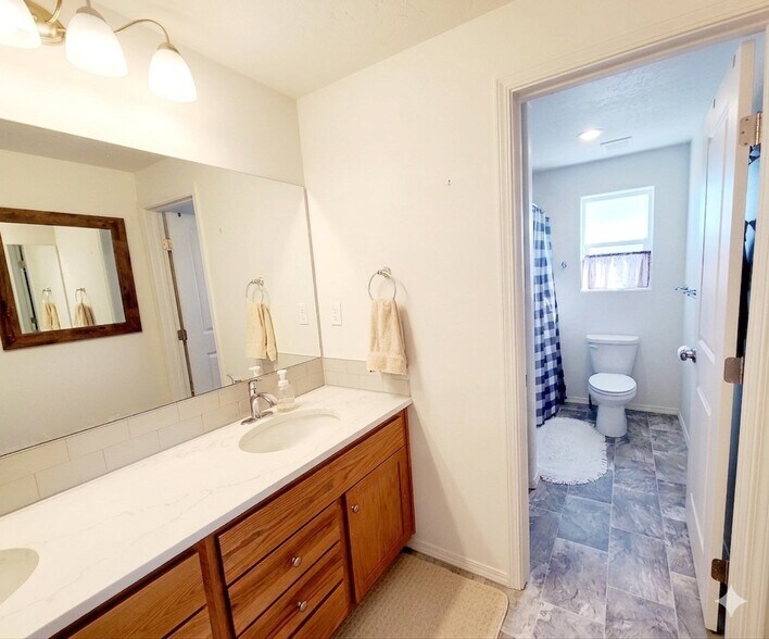 Building Photo - 8295 Diamond Point Cir NE