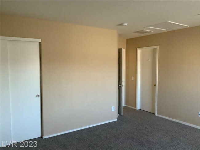 Building Photo - CHARMING SPLIT LEVEL HOME. FEATURING OPEN FAMILY ROOM