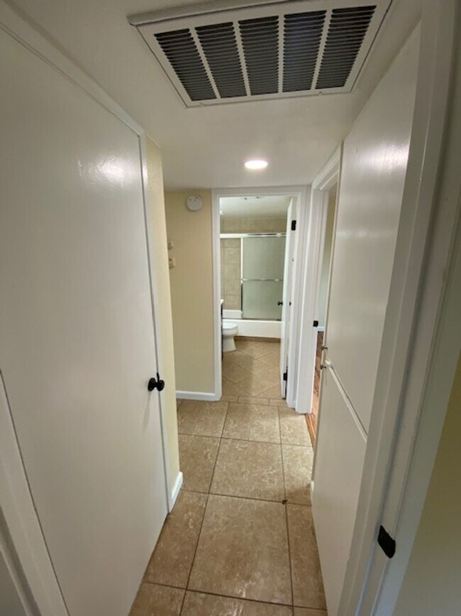 Building Photo - 5712 Kenneth Ave