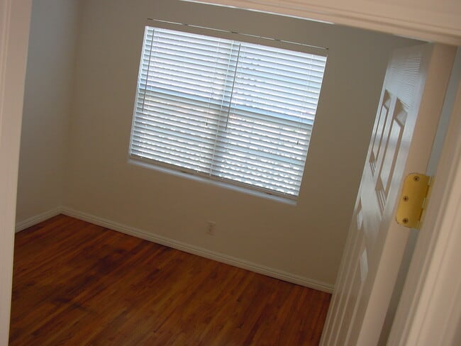 Building Photo - 1547 Del Amo Blvd