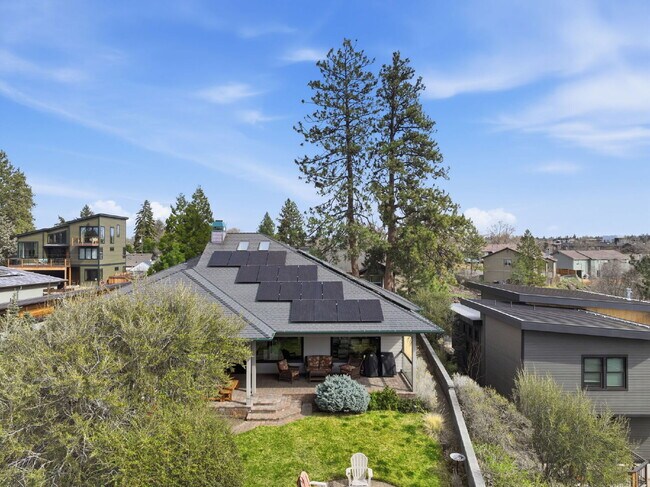Building Photo - Beautiful 3-Bedroom Home Above Miller’s Landing with River and Mountain Vistas