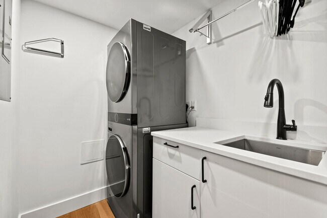 Building Photo - 2660 S Ocean Blvd