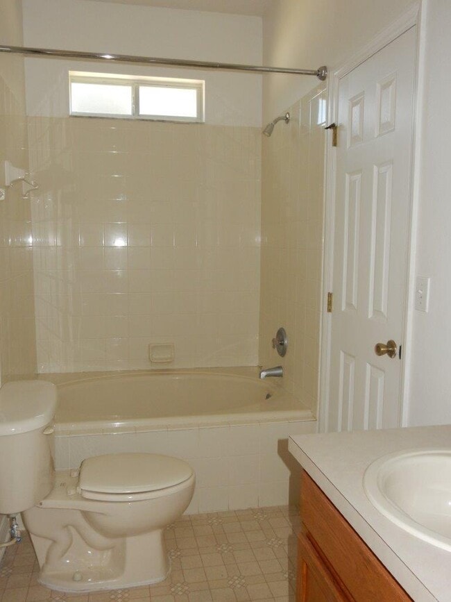Building Photo - Nice 4/2 Two-Story Home in Seminole County...