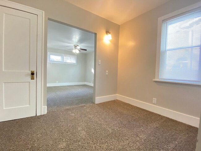 Building Photo - 2 Bed Home With A Den Michigan City