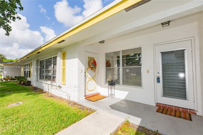 Building Photo - 1055 NW 83rd Ave