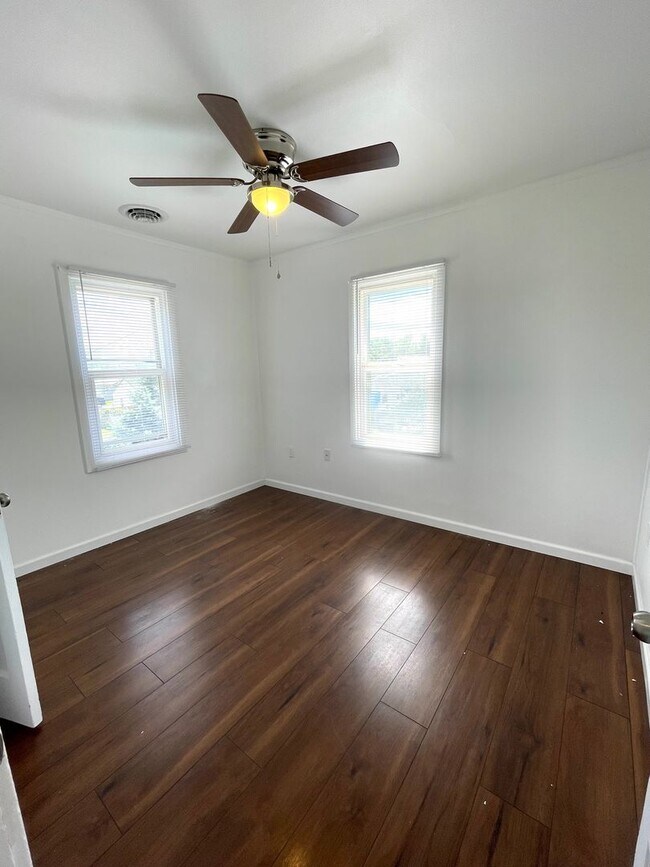 Building Photo - Completely Remodeled Three Bedroom One Bat...