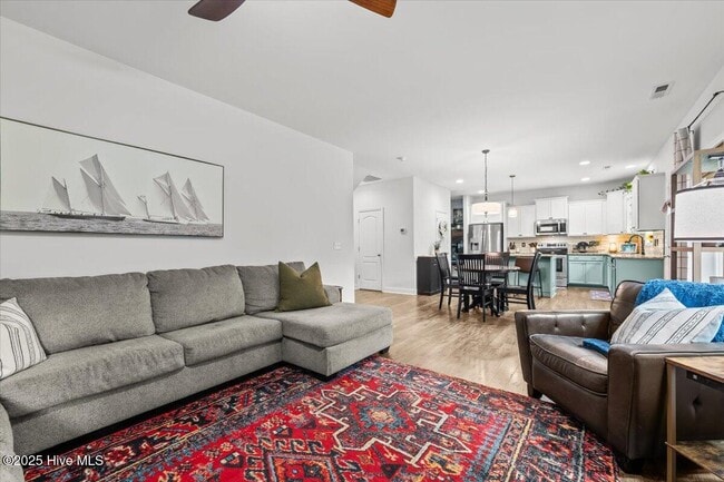 Building Photo - 400 Everest Ct