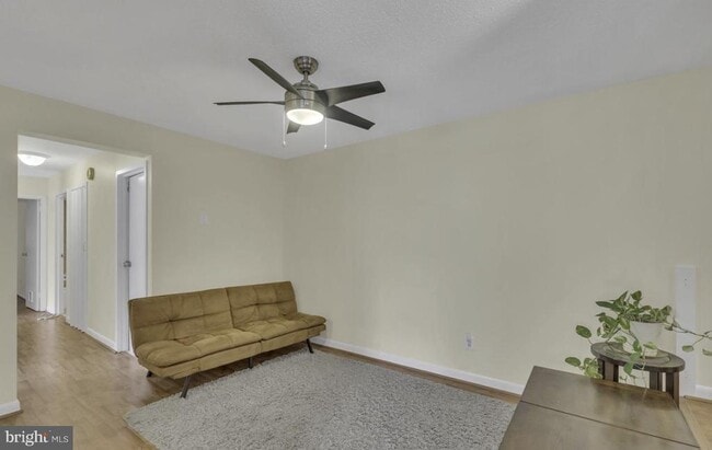 Building Photo - 11232 Chestnut Grove Square