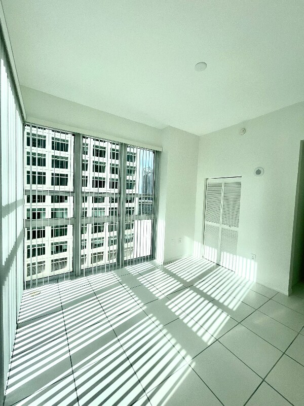 Building Photo - 950 Brickell Bay Dr