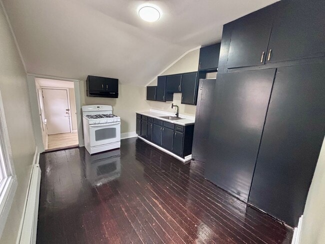 Building Photo - 4 Bedroom Home for Rent in Trenton