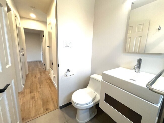 Building Photo - Modernized, 3BD/2BA House in Leucadia: Minutes to Beach, Town, YMCA!