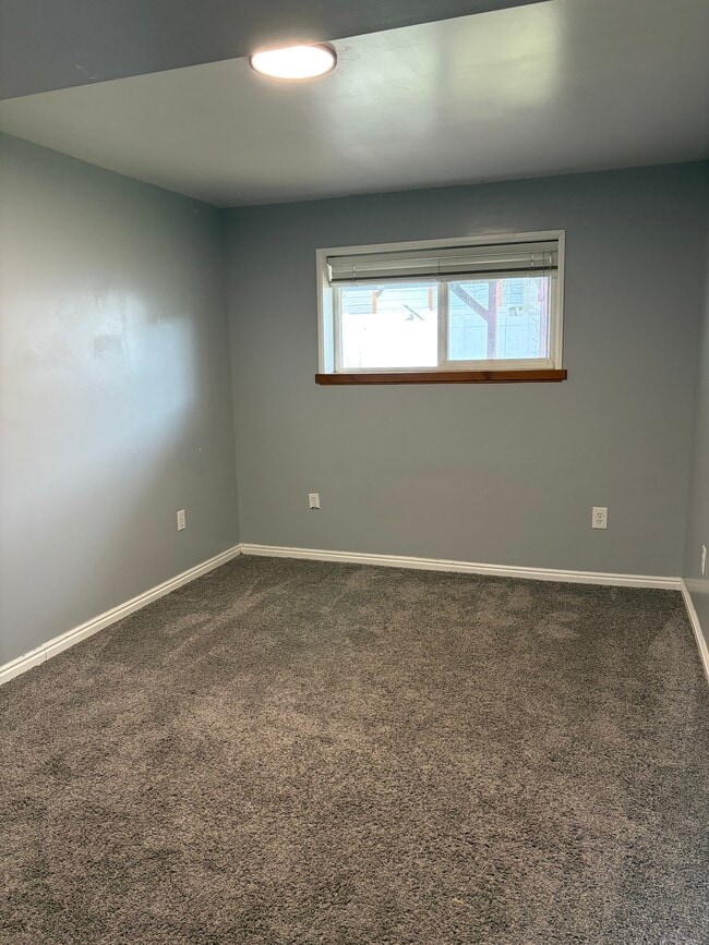 Building Photo - 4382 900 W