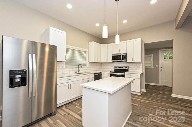 Building Photo - 117 W Henderson St