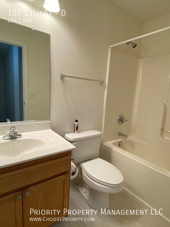 Building Photo - 107 13th St