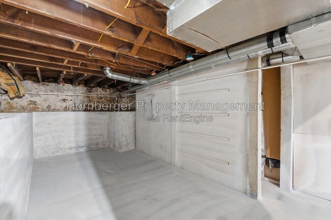 Building Photo - 1128 W Spofford Ave