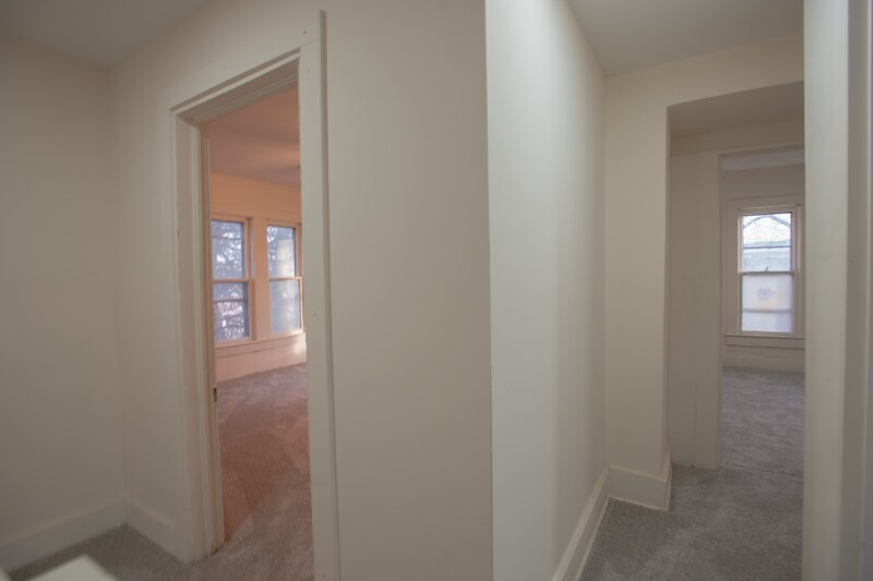 Building Photo - 1185 SW Macvicar Ave