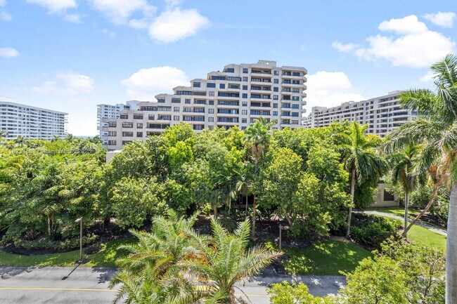 Building Photo - 161 Crandon Blvd