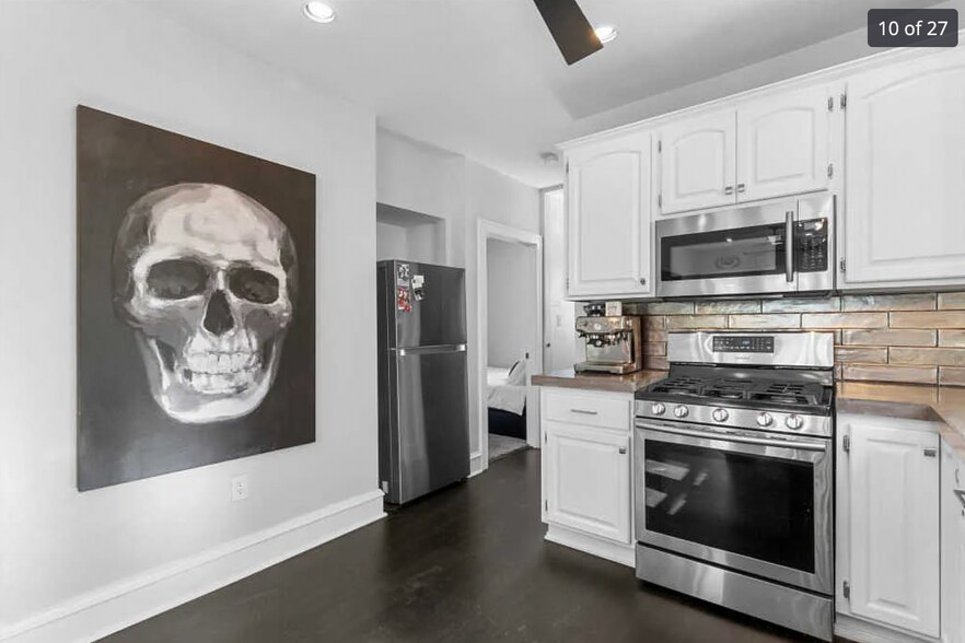 Building Photo - 2048 S 70th St