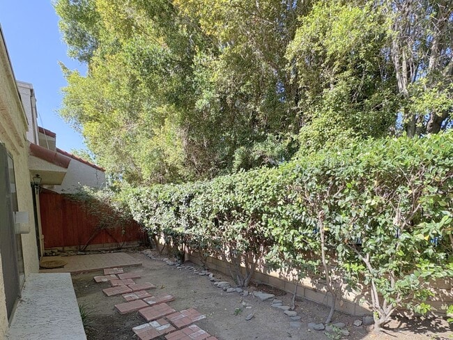 Building Photo - 3 Bedroom Rancho Cucamonga Condo