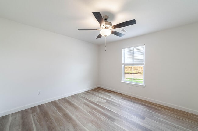 Building Photo - 4604 Estacada Dr