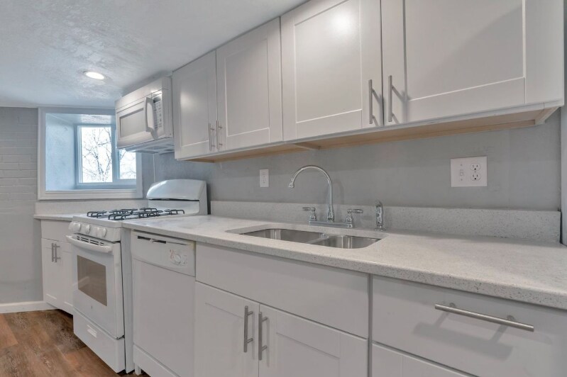 Building Photo - 4645 Newland St