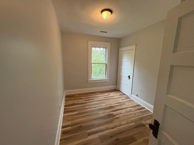 Building Photo - 1325-1331 Ruffner Pl