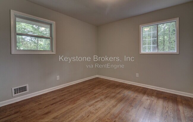 Building Photo - 1387 Willow Dr