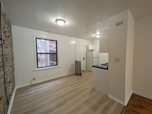 Building Photo - 2332 N Spaulding Ave