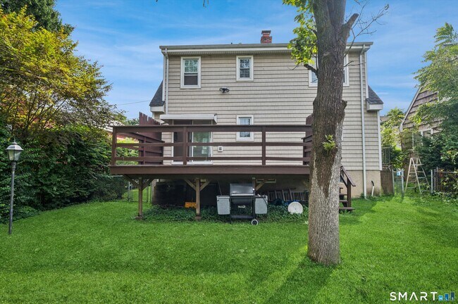 Building Photo - 32 Hollow Wood Ln