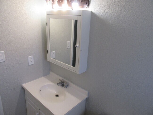 Building Photo - 6427 Sunset Ave