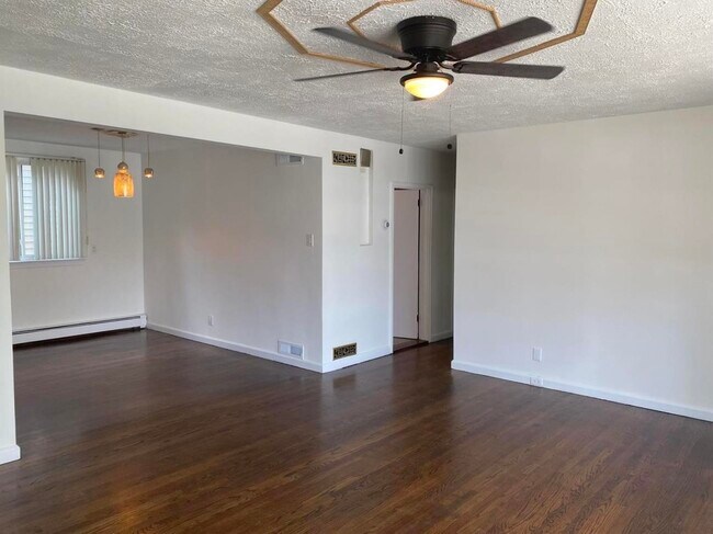 Building Photo - 132 Nelson Ave