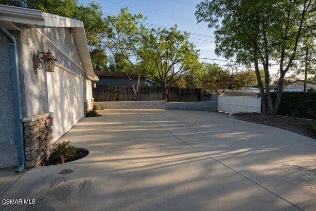 Building Photo - 1410 Calle Violeta