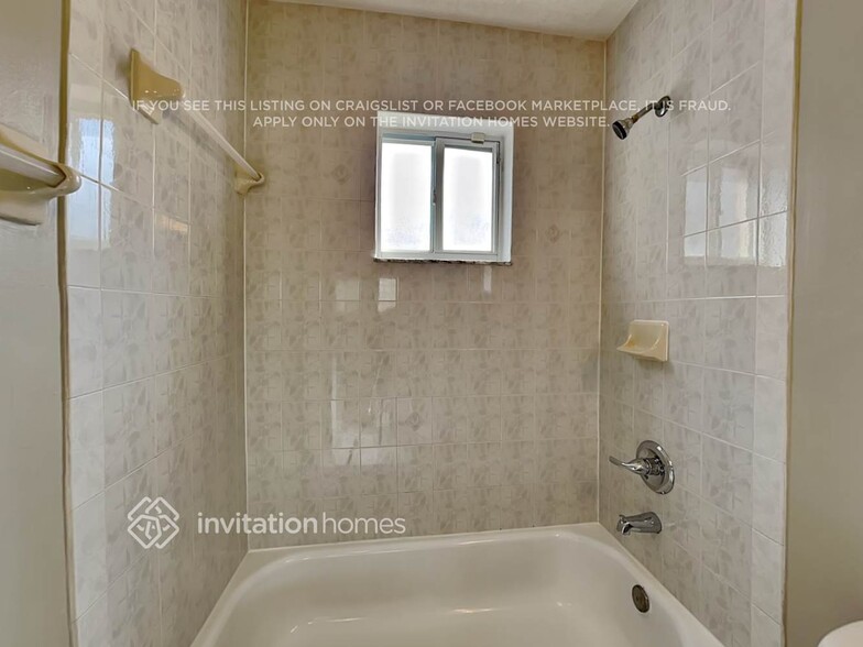 Building Photo - 3568 W 72nd St