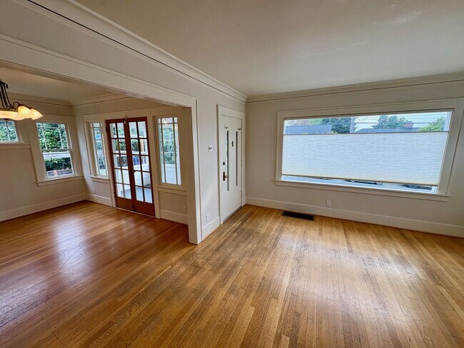 Building Photo - Sunset Hill Home