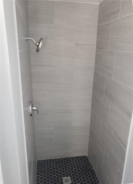 Building Photo - 14027 Village View Dr