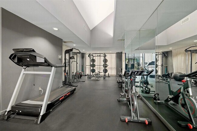 Building Photo - 7701 Wurzbach Rd