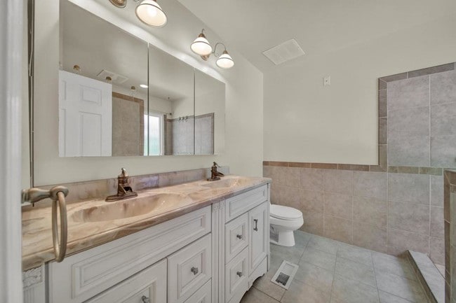 Building Photo - 12600 Diamond Dr