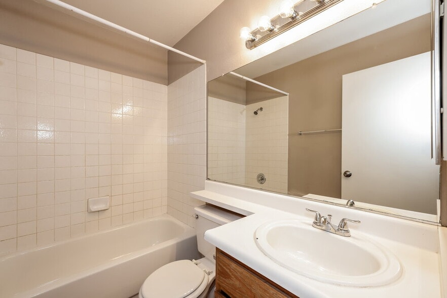 Building Photo - 6125 Wild Berry Dr