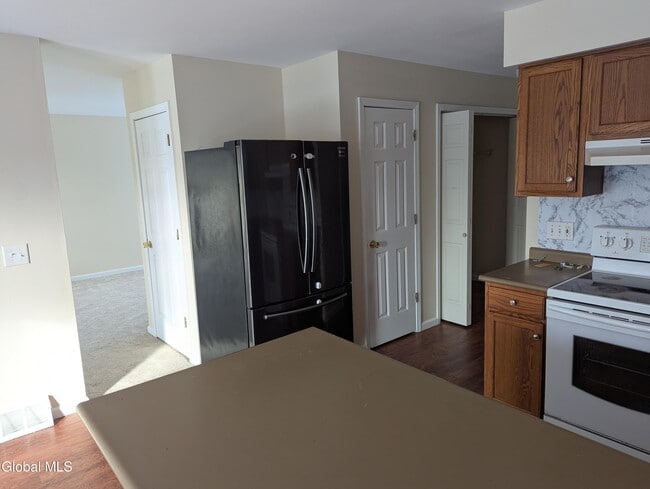 Building Photo - 13 Erie Ct