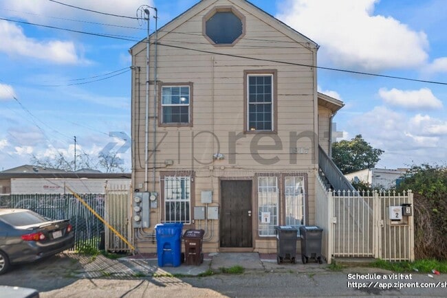 Building Photo - Unit 1