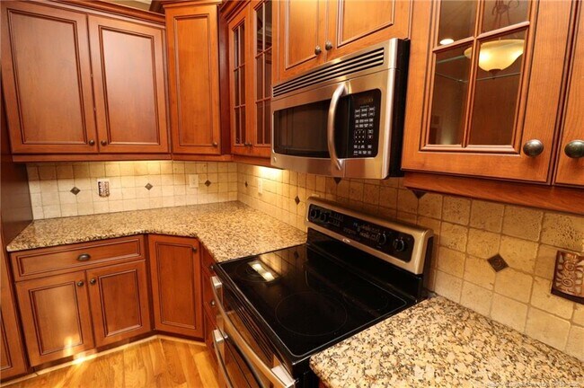 Building Photo - 7124 Blue Juniper Ct