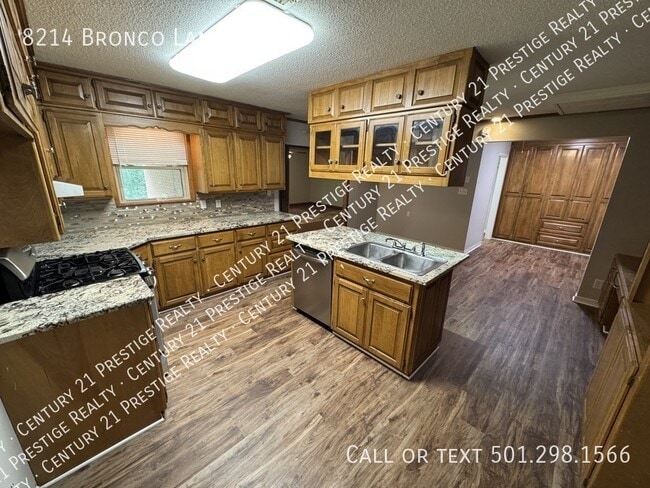 Building Photo - 8214 Bronco Ln