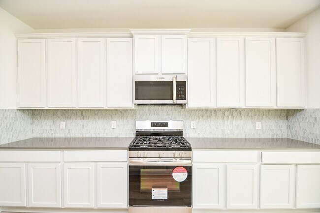 Building Photo - 5624 Frst Cv Dr