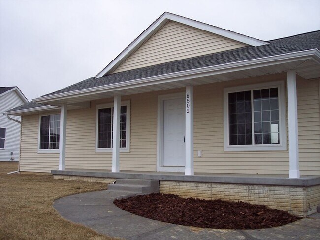 Building Photo - 6502 Tennessee Ct SW