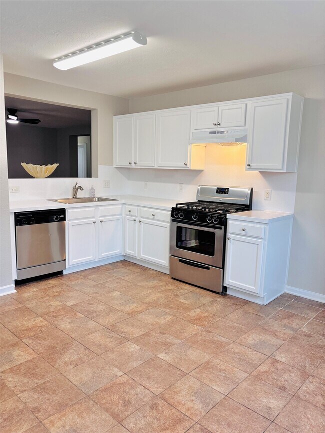 Building Photo - 8134 Sanders Forest Ct